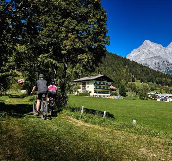 Hotel Bergglueck Filzmoos Bagian luar foto